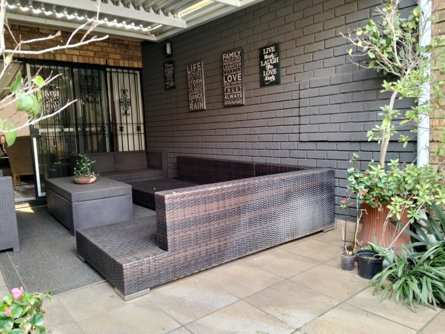 4 Bedroom Property for Sale in Van Der Hoff Park North West